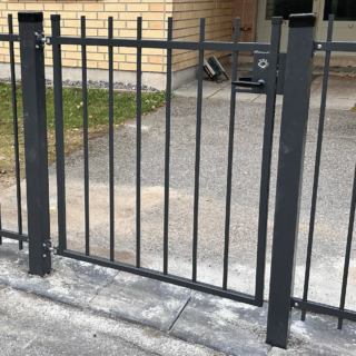 Kevyt kävelyportti abloy lukituksella